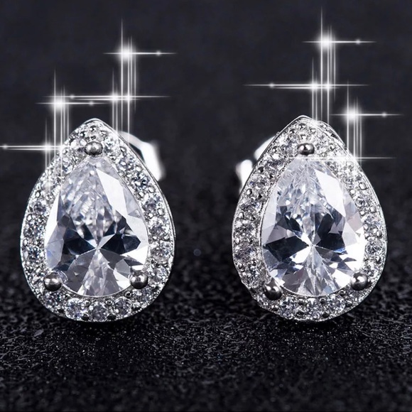 ✨Sparkling White Sapphire Studs✨ - Picture 2 of 6